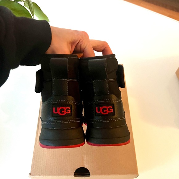 Ugg boots toddler size 7. Black + red trim. Like new.original box. Style T Taney - Picture 3 of 5